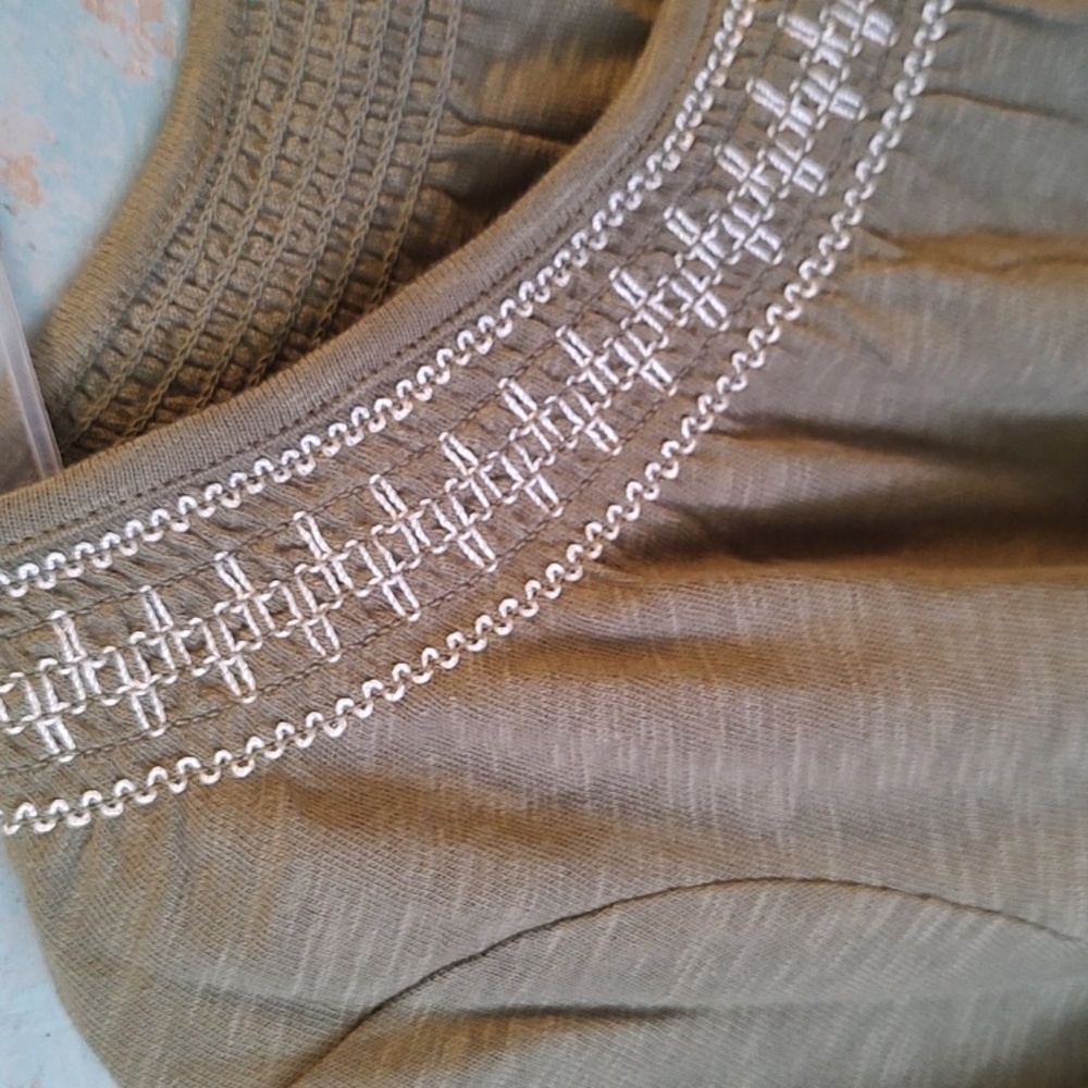 Smocked Scoop Neck Tee NWT - Picture 3 of 8